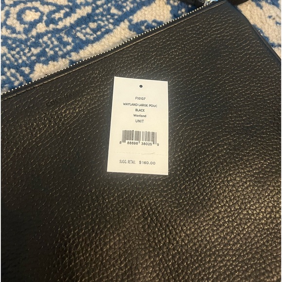 🎉 NWT Stylish  Cole Haan Wayland large pouch Retail $180🎉 - Picture 3 of 3